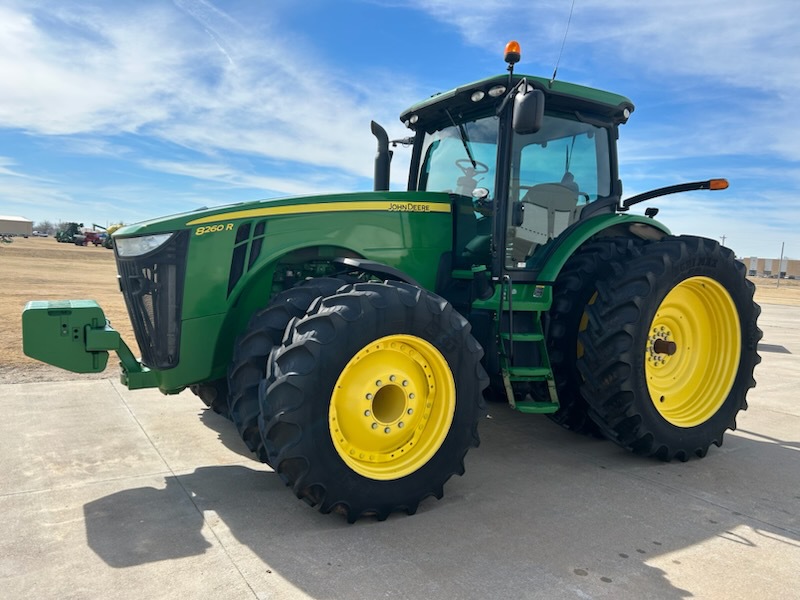 2012 John Deere 8260R Image 2