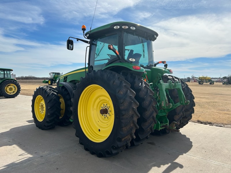 2012 John Deere 8260R Image 9