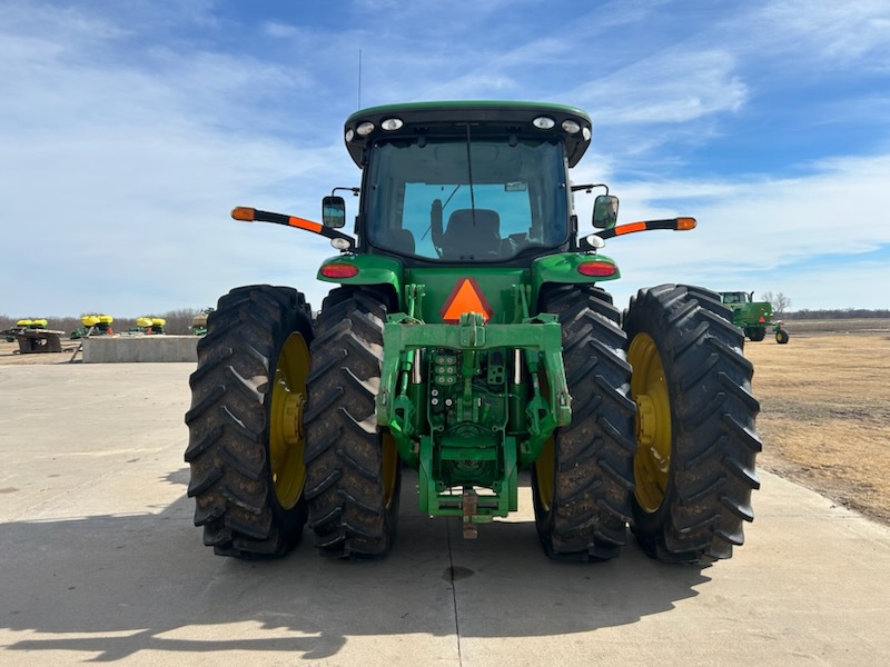 2012 John Deere 8260R Image 11