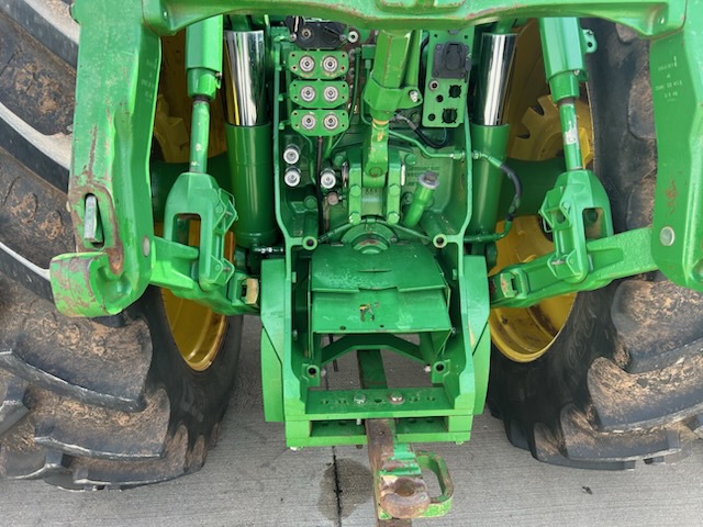 2012 John Deere 8260R Image 12