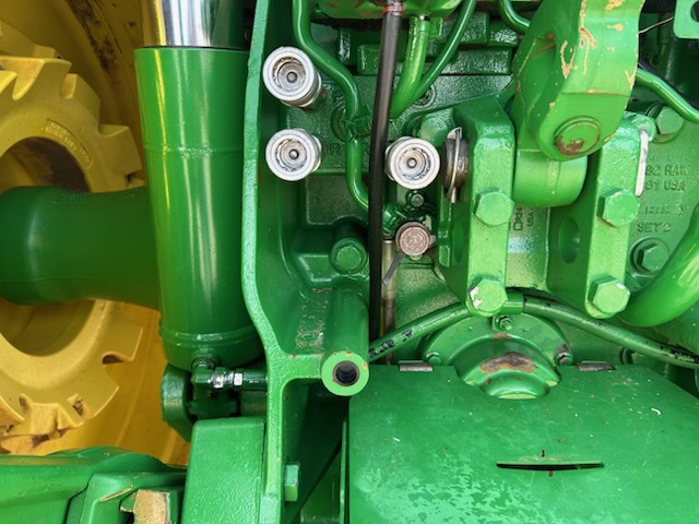 2012 John Deere 8260R Image 13