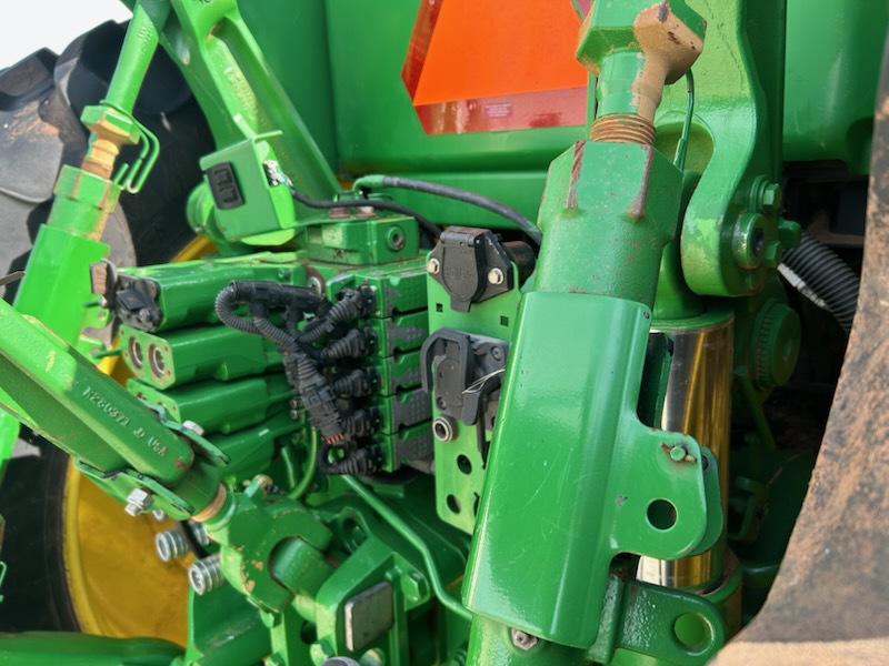 2012 John Deere 8260R Image 15