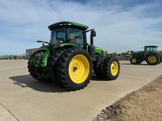 2012 John Deere 8260R Image 10