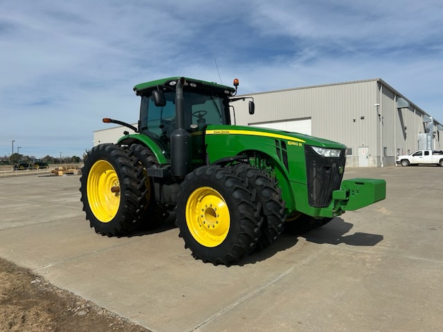 2012 John Deere 8260R Image 5