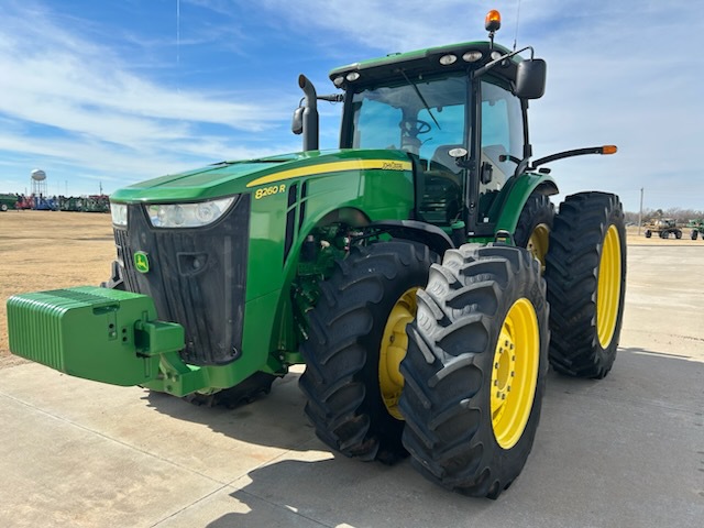 2012 John Deere 8260R Image 3