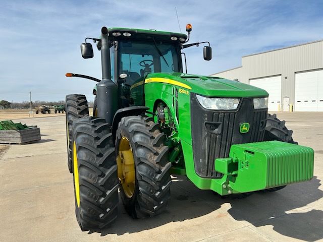 2012 John Deere 8260R Image 6
