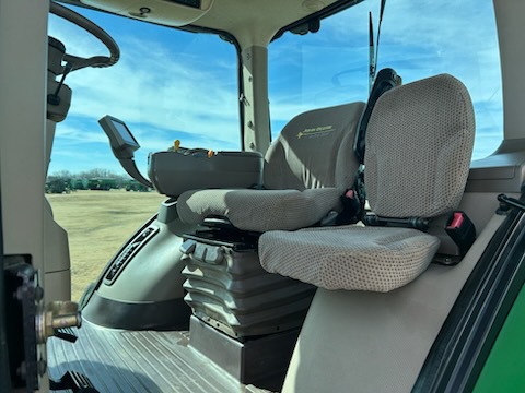 2012 John Deere 8260R Image 18