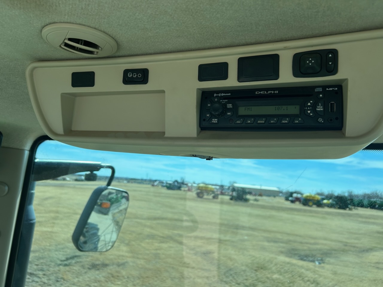 2012 John Deere 8260R Image 19