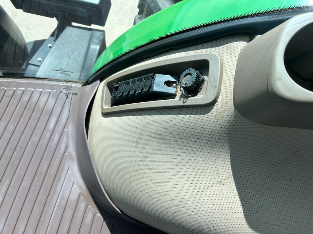 2012 John Deere 8260R Image 20