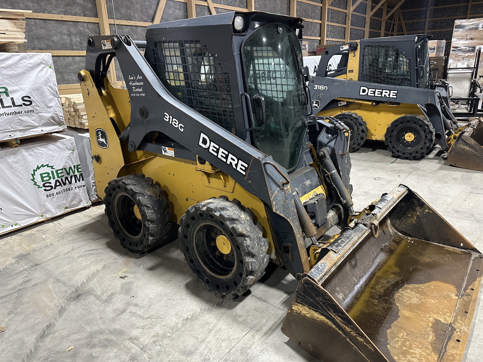 2016 John Deere 318G Image 2