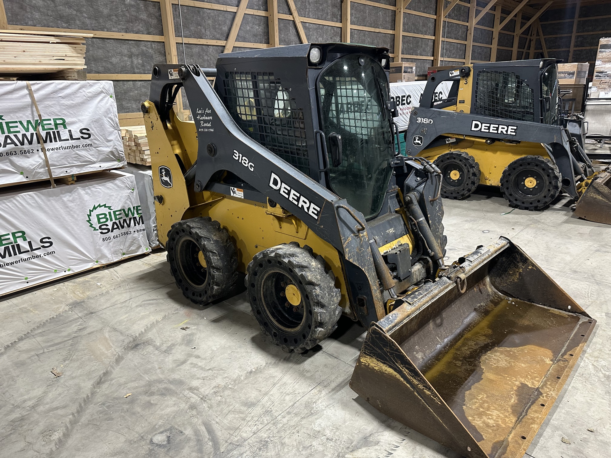 2016 John Deere 318G Image 1