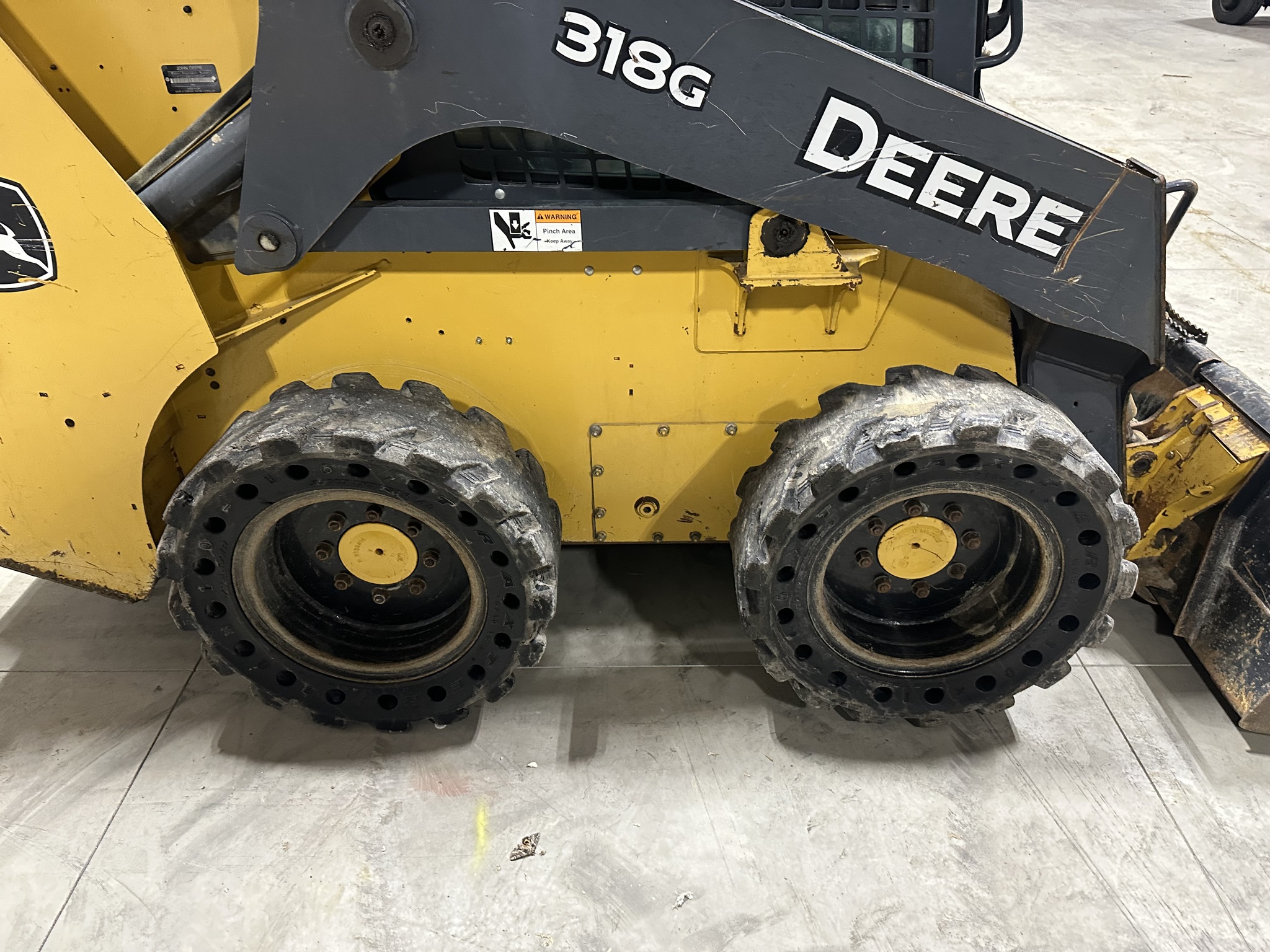 2016 John Deere 318G Image 7