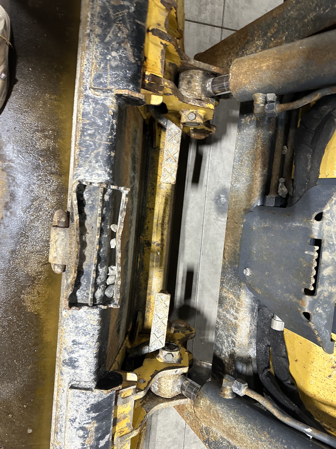 2016 John Deere 318G Image 9