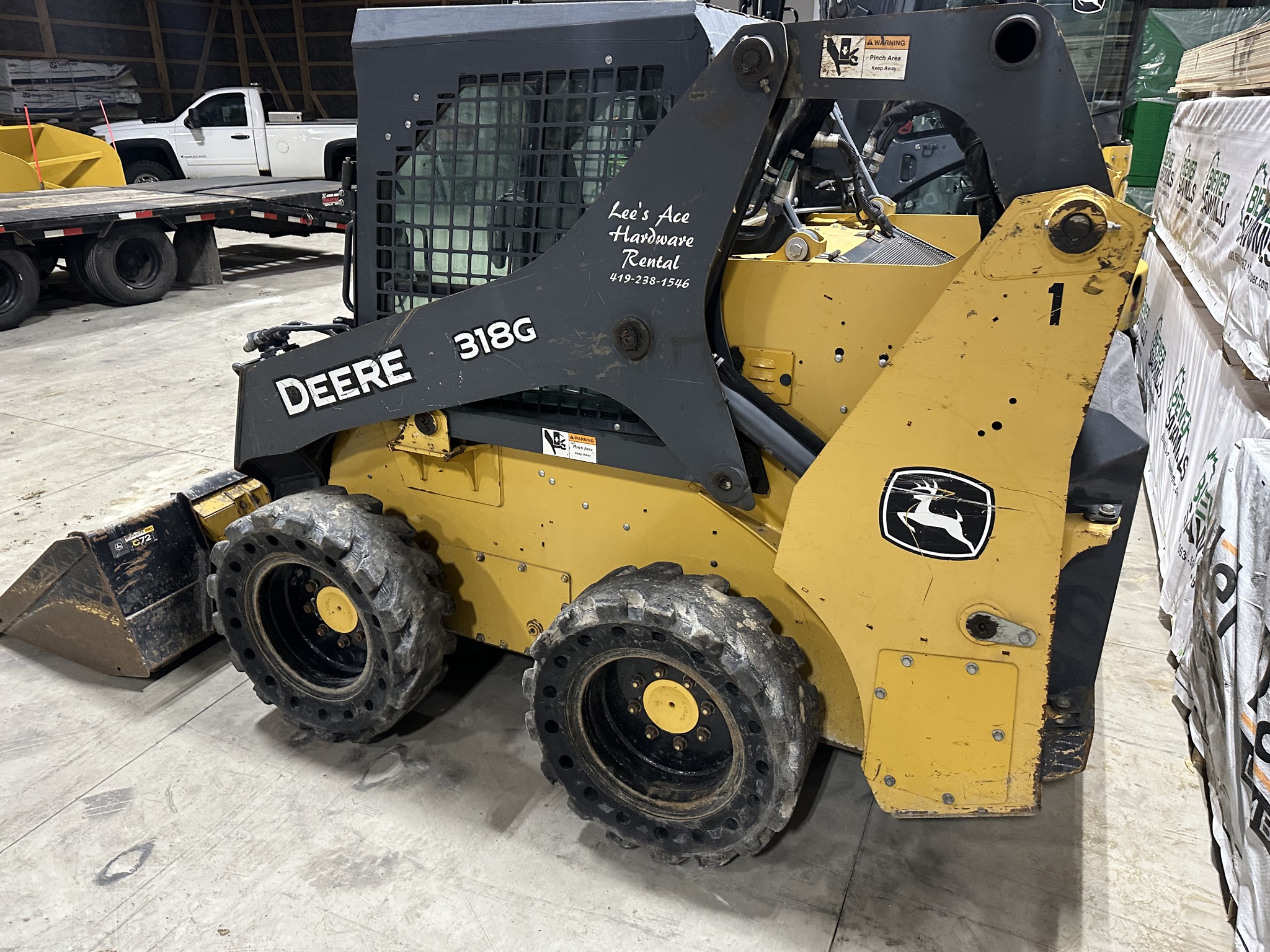 2016 John Deere 318G Image 11