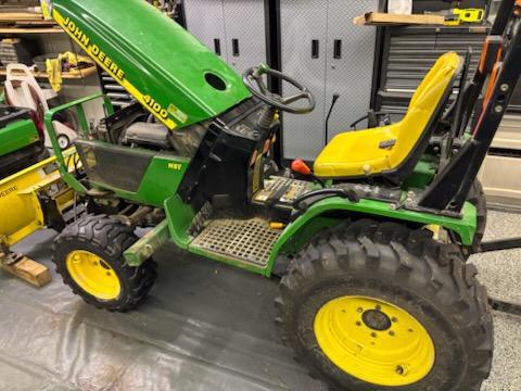 Photo of 2001 John Deere 4100