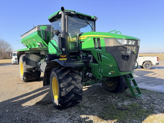 Photo of 2023 John Deere 800R