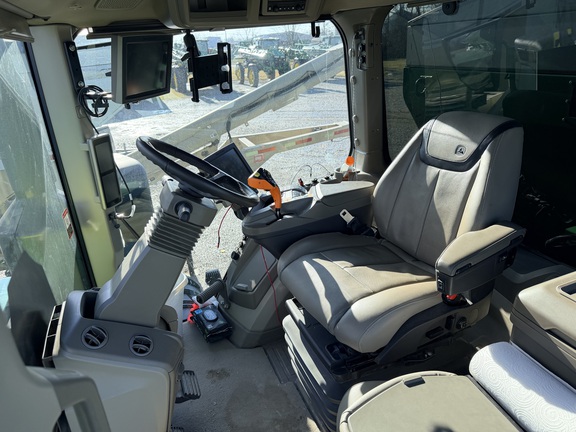 Photo of 2023 John Deere 800R