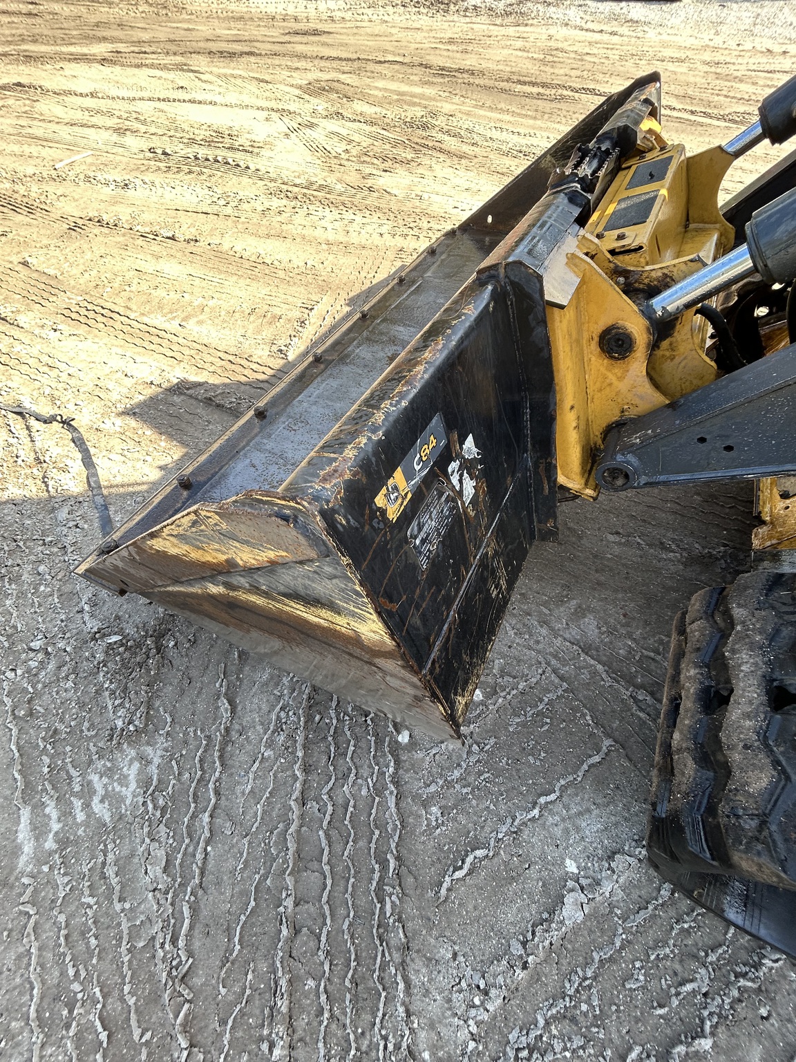 2023 John Deere 331G Image 9