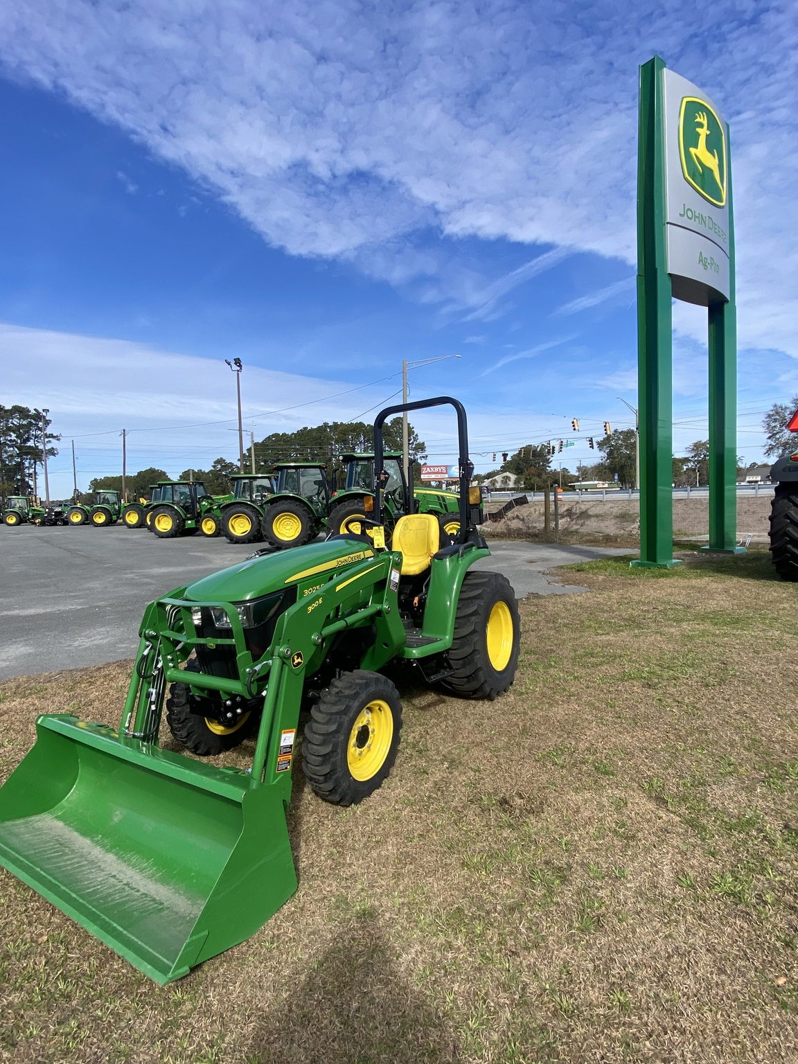2024 John Deere 3025E Image 2