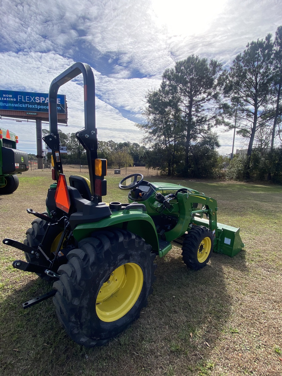 2024 John Deere 3025E Image 5