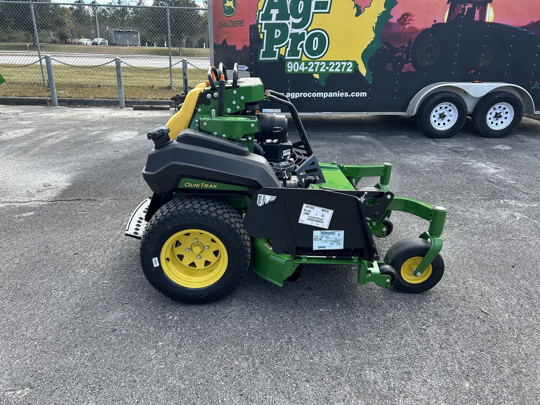 2026 John Deere Q820M Image 3