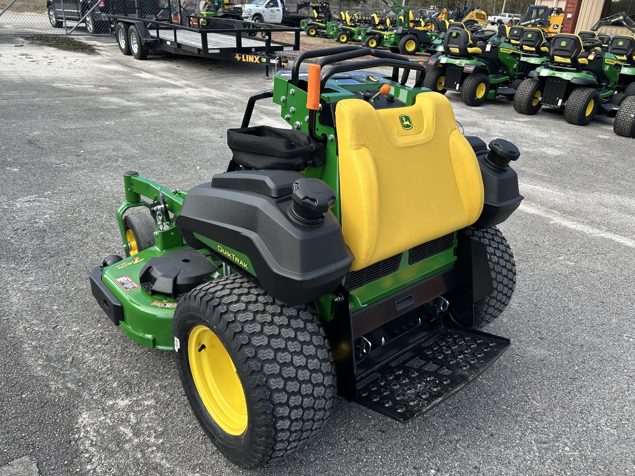 2026 John Deere Q820M Image 5