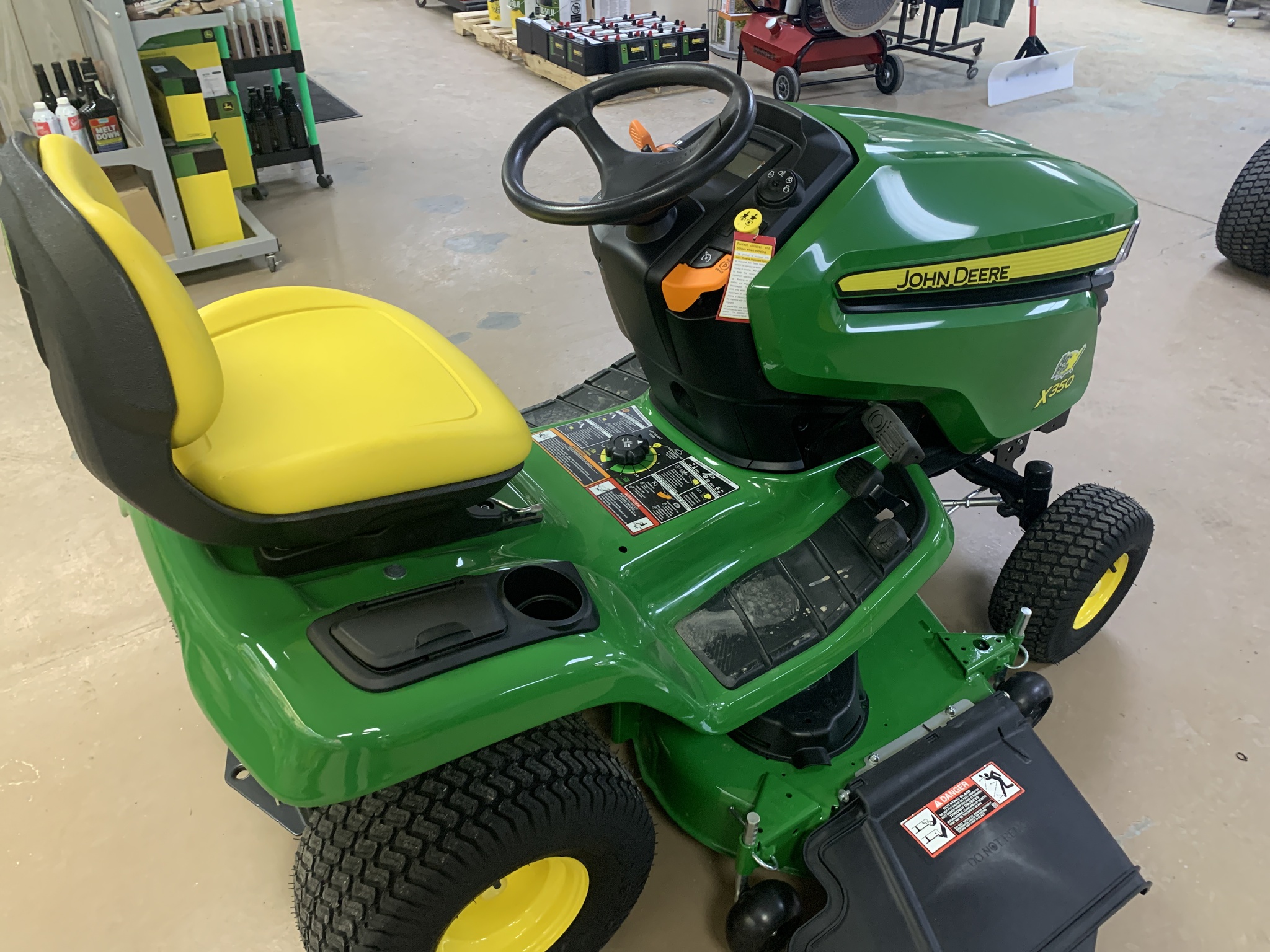 2025 John Deere X350 Image 3