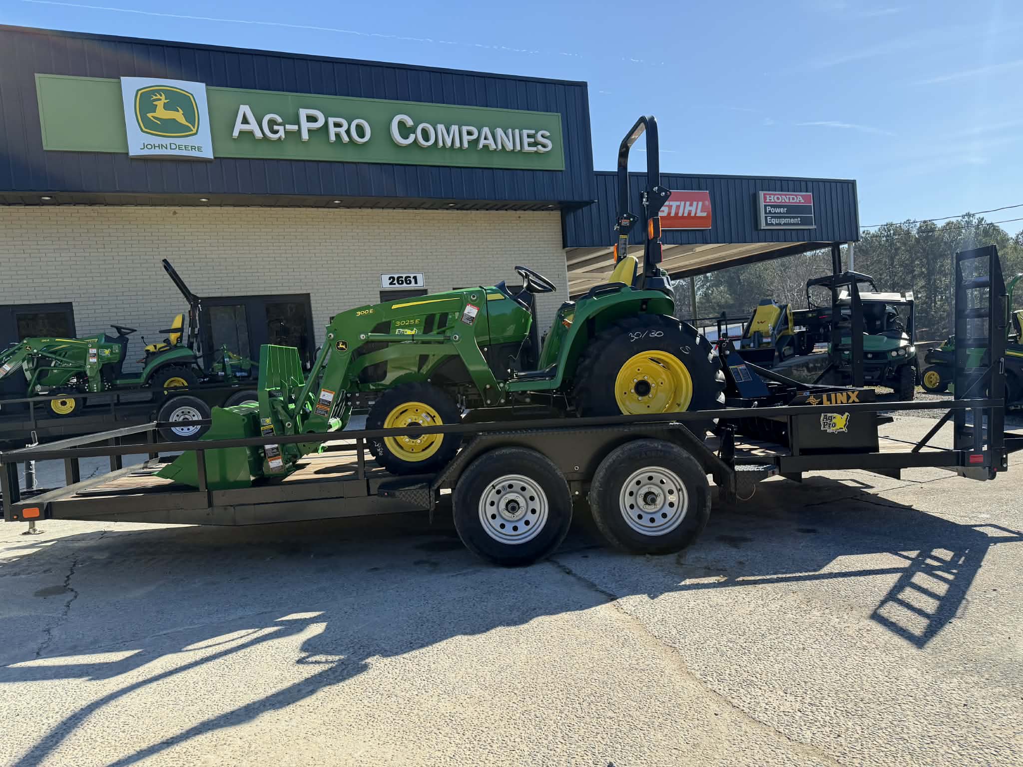 2025 John Deere 3025E Image 5