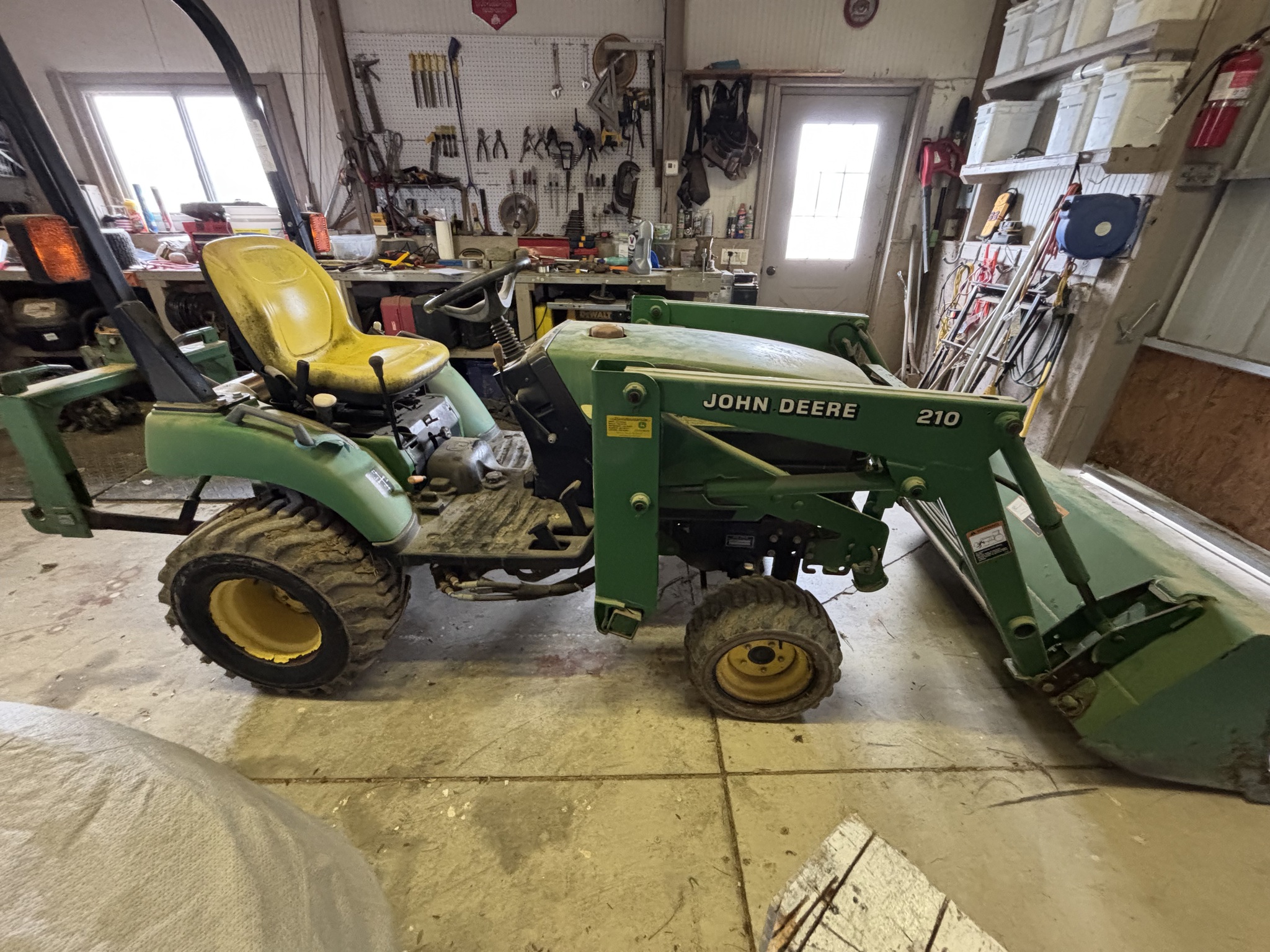 Used 2006 John Deere 2210 Compact Utility Tractors at Koenig Equipment in Urbana, OH - PhotoXL4
