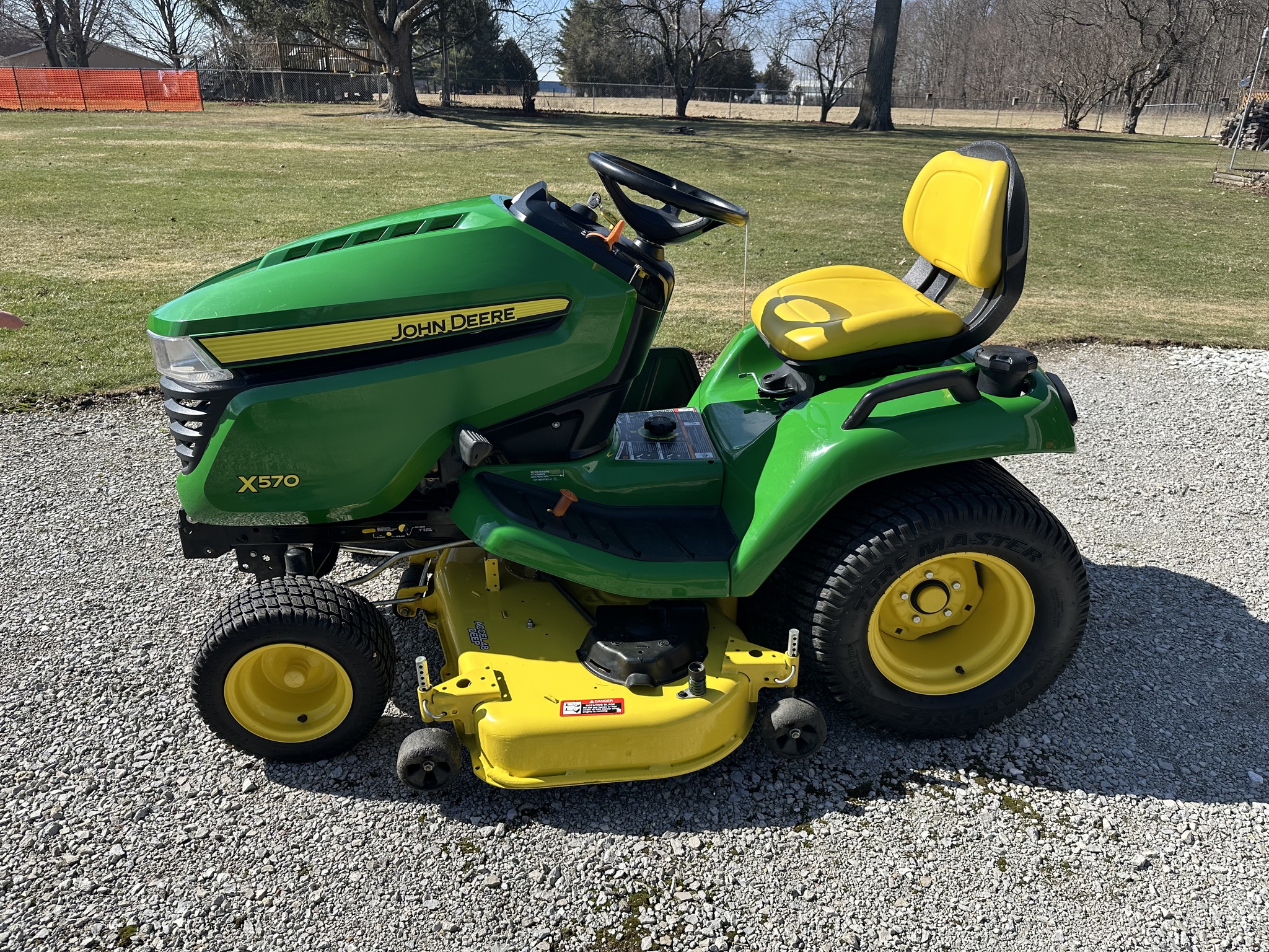 2021 John Deere X570 Image 2