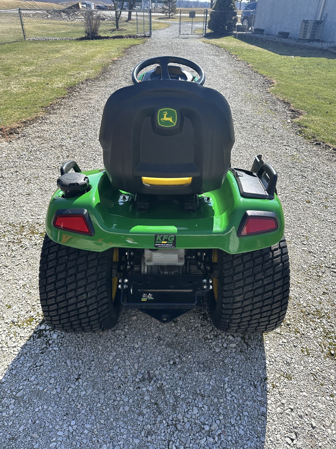 2021 John Deere X570 Image 4
