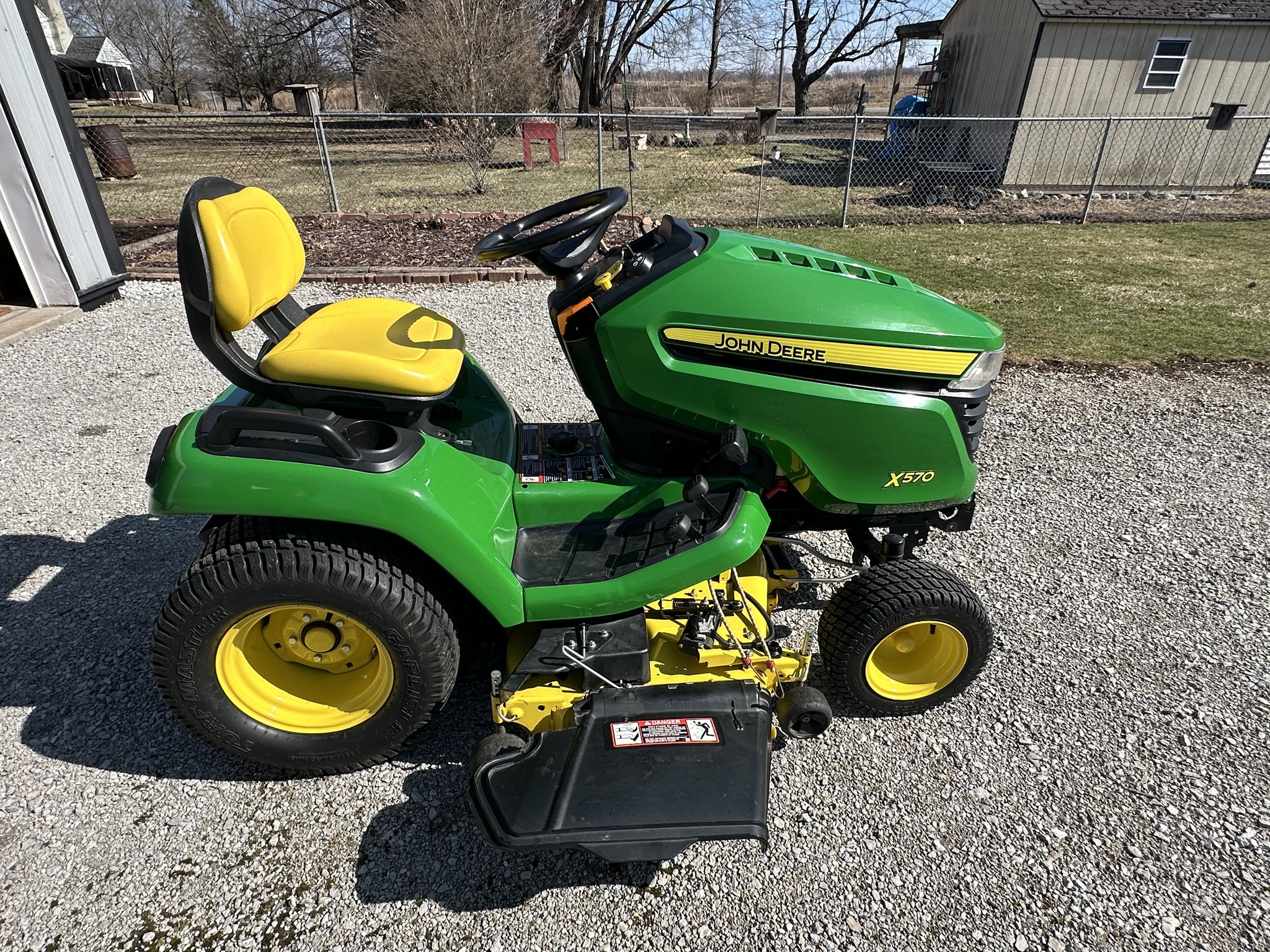 2021 John Deere X570 Image 6