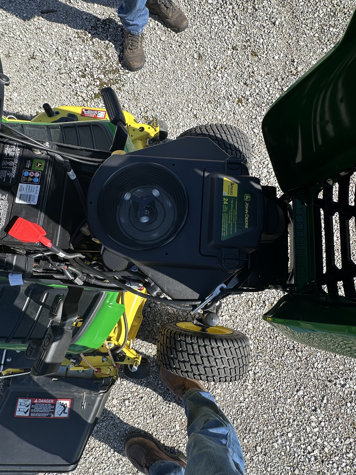 2021 John Deere X570 Image 9