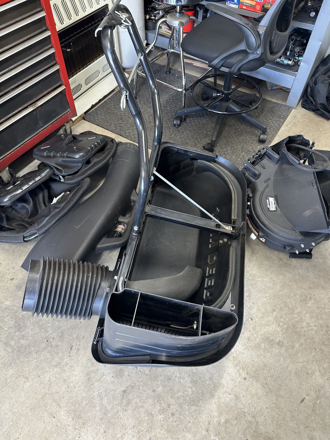 2021 John Deere X570 Image 11