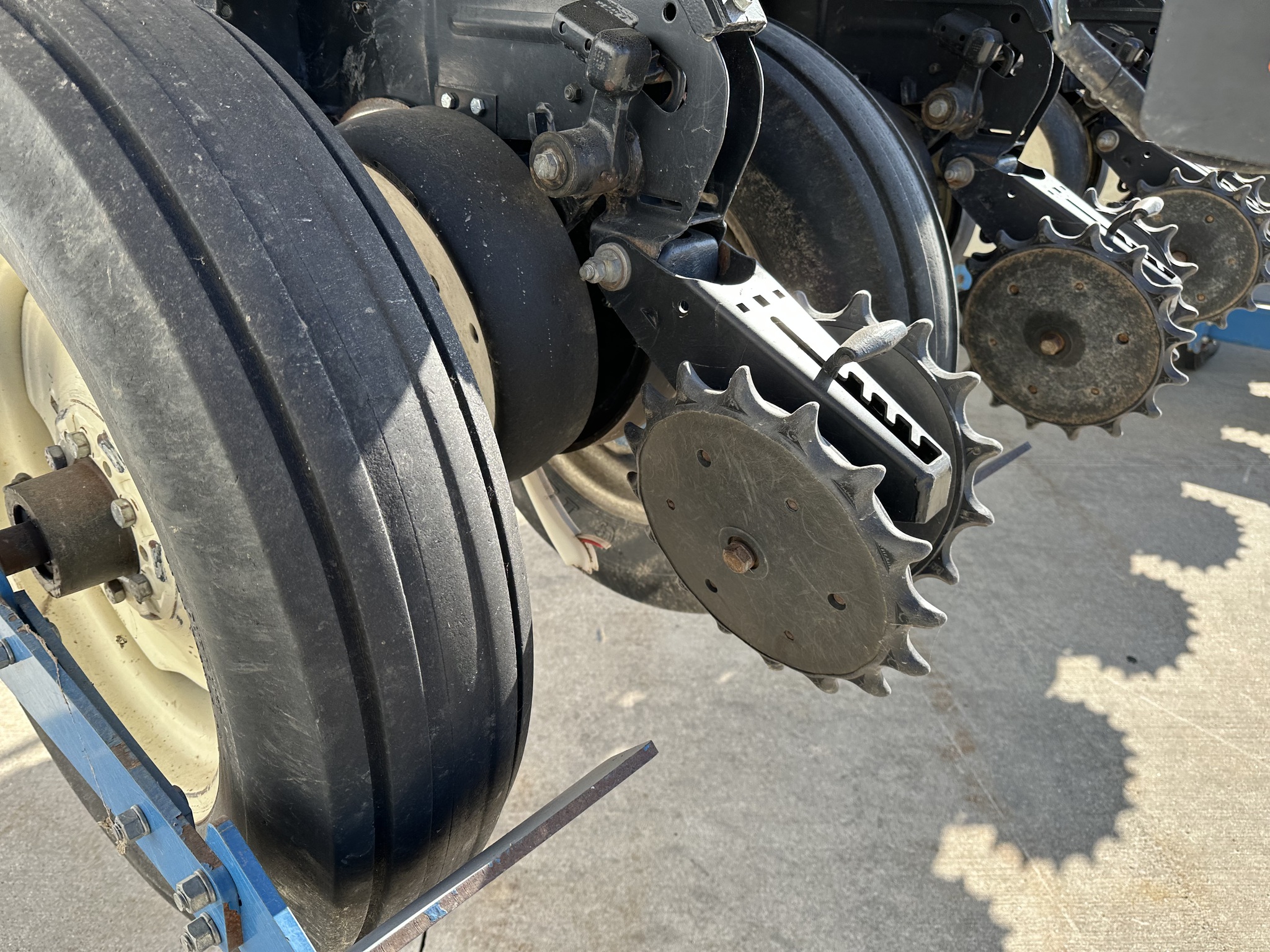 2006 Kinze 3650 Image 10