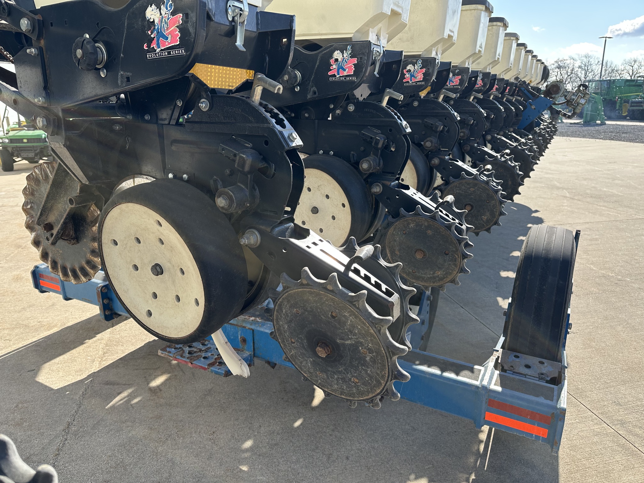 2006 Kinze 3650 Image 11