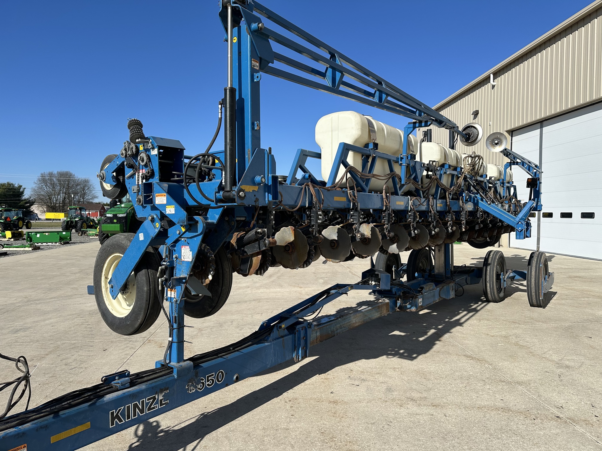 2006 Kinze 3650 Image 14