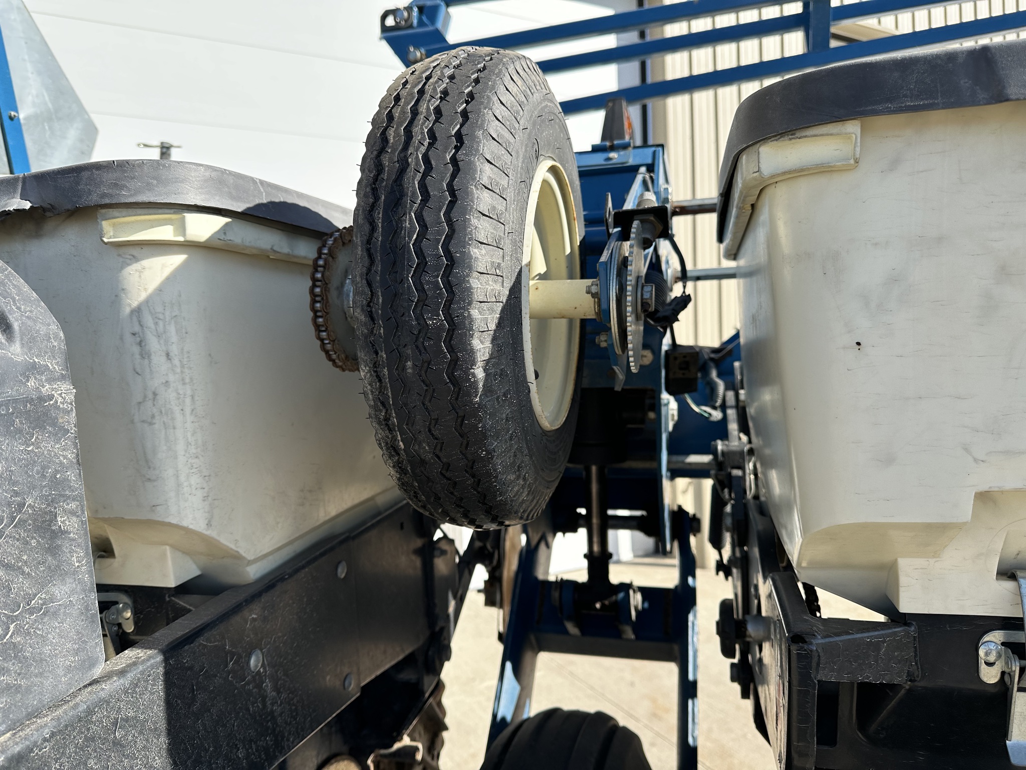 2006 Kinze 3650 Image 20