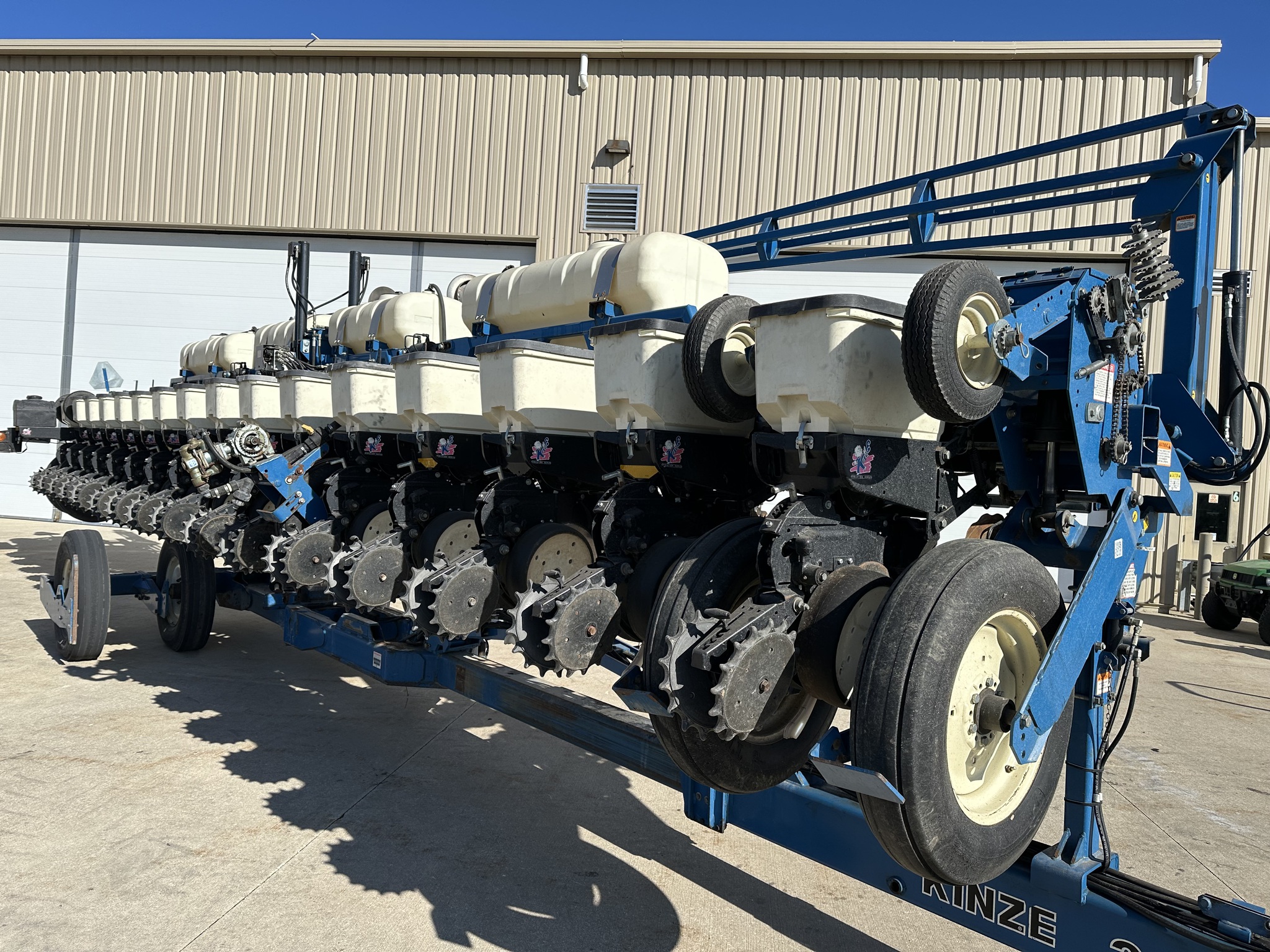 2006 Kinze 3650 Image 7