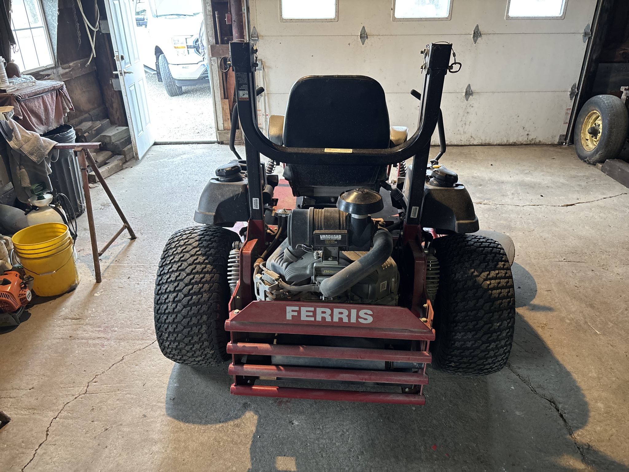 Used 2015 Ferris IS3200Z Zero Turn Mowers at Koenig Equipment in Urbana, OH - PhotoXL3
