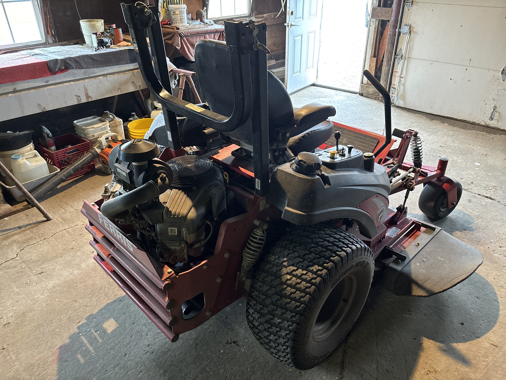 Used 2015 Ferris IS3200Z Zero Turn Mowers at Koenig Equipment in Urbana, OH - PhotoXL9