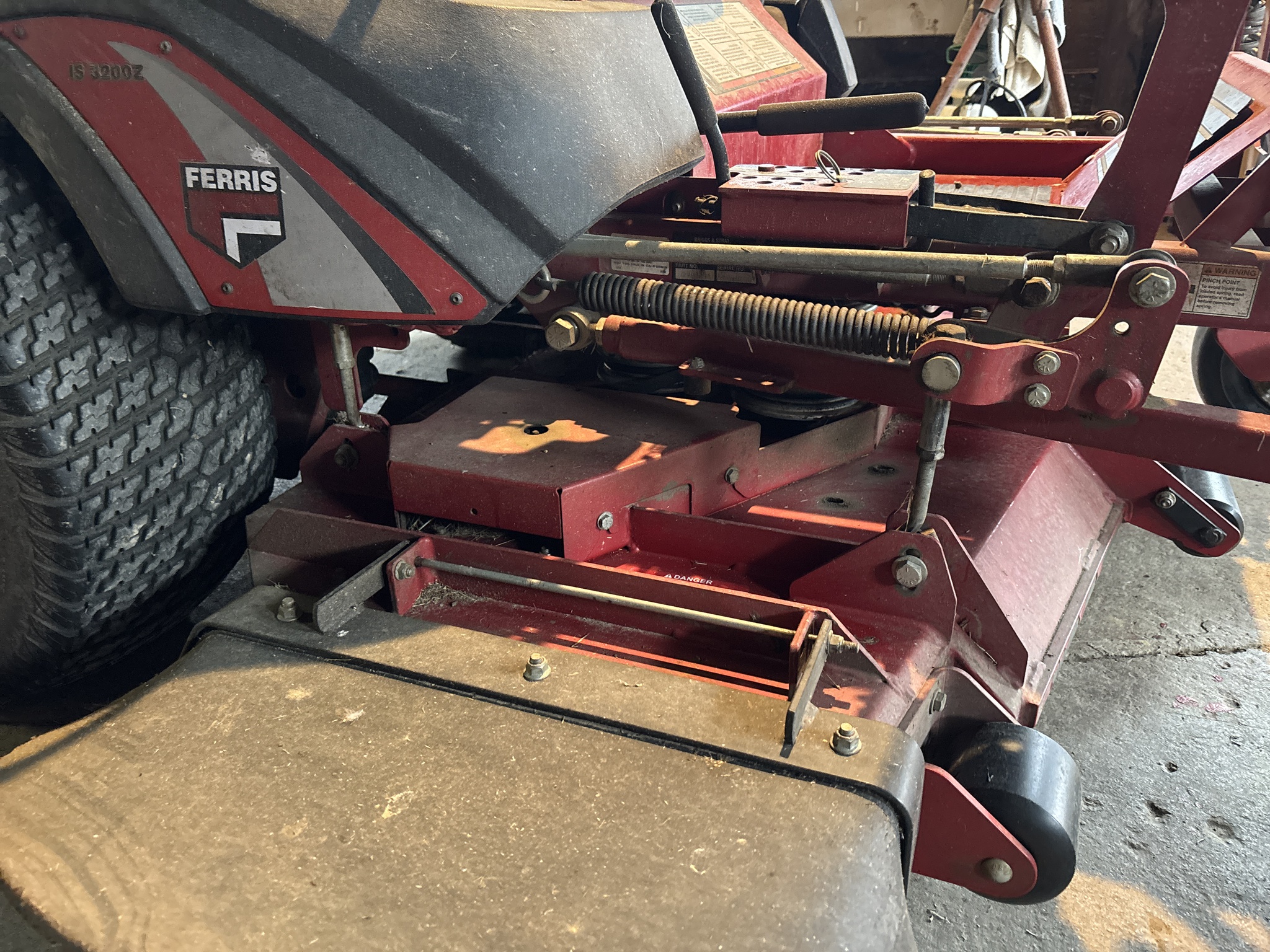 Used 2015 Ferris IS3200Z Zero Turn Mowers at Koenig Equipment in Urbana, OH - PhotoXL17