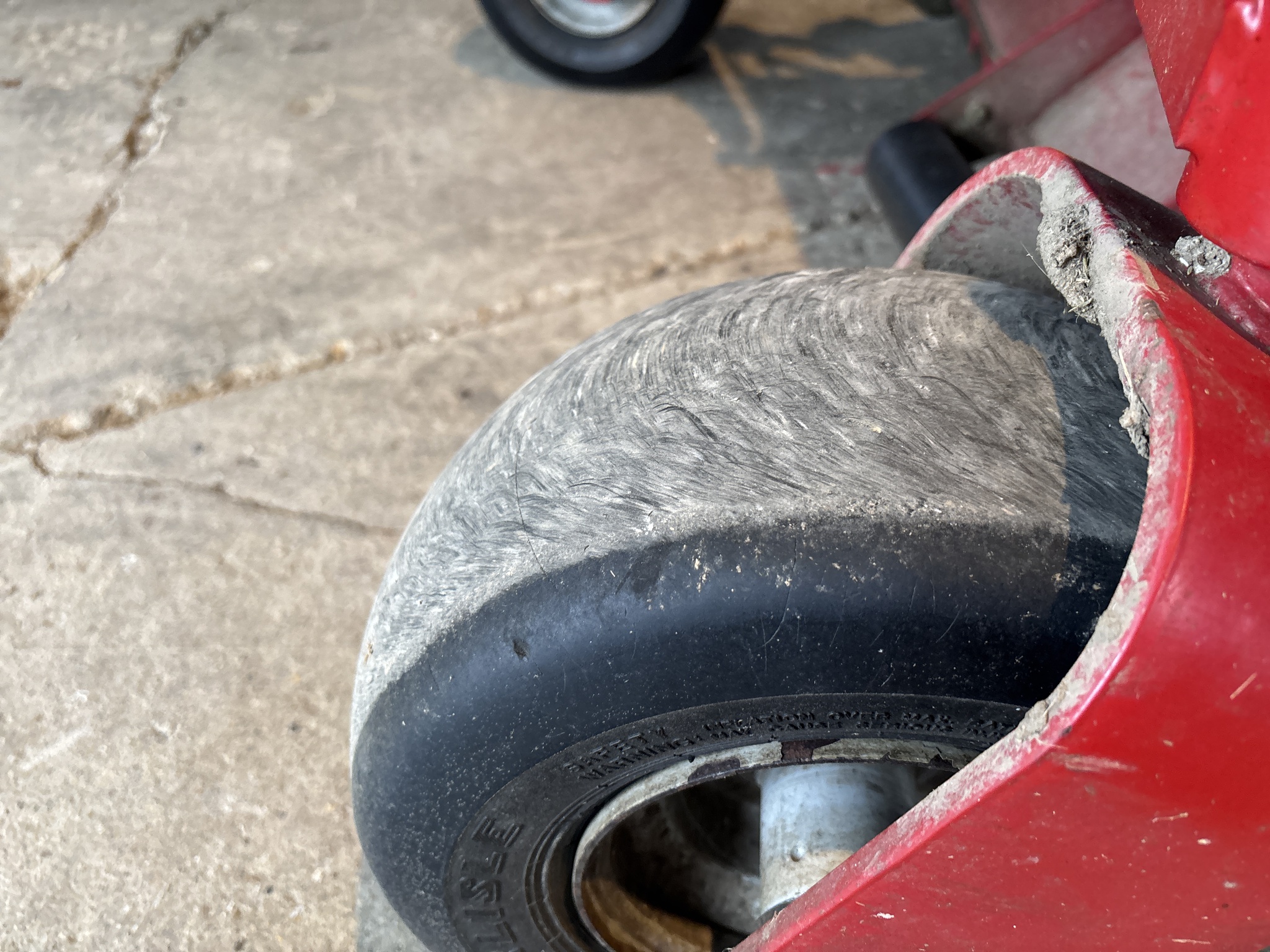 Used 2015 Ferris IS3200Z Zero Turn Mowers at Koenig Equipment in Urbana, OH - PhotoXL18