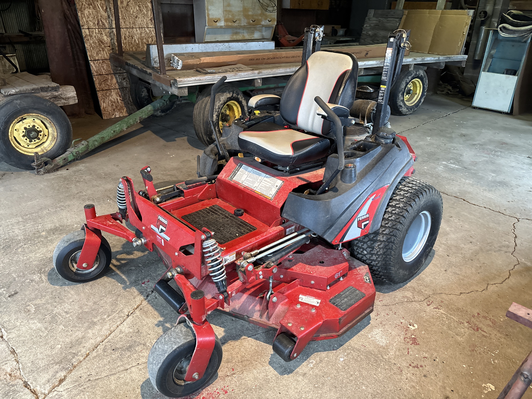 Used 2015 Ferris IS3200Z Zero Turn Mowers at Koenig Equipment in Urbana, OH - PhotoXL0