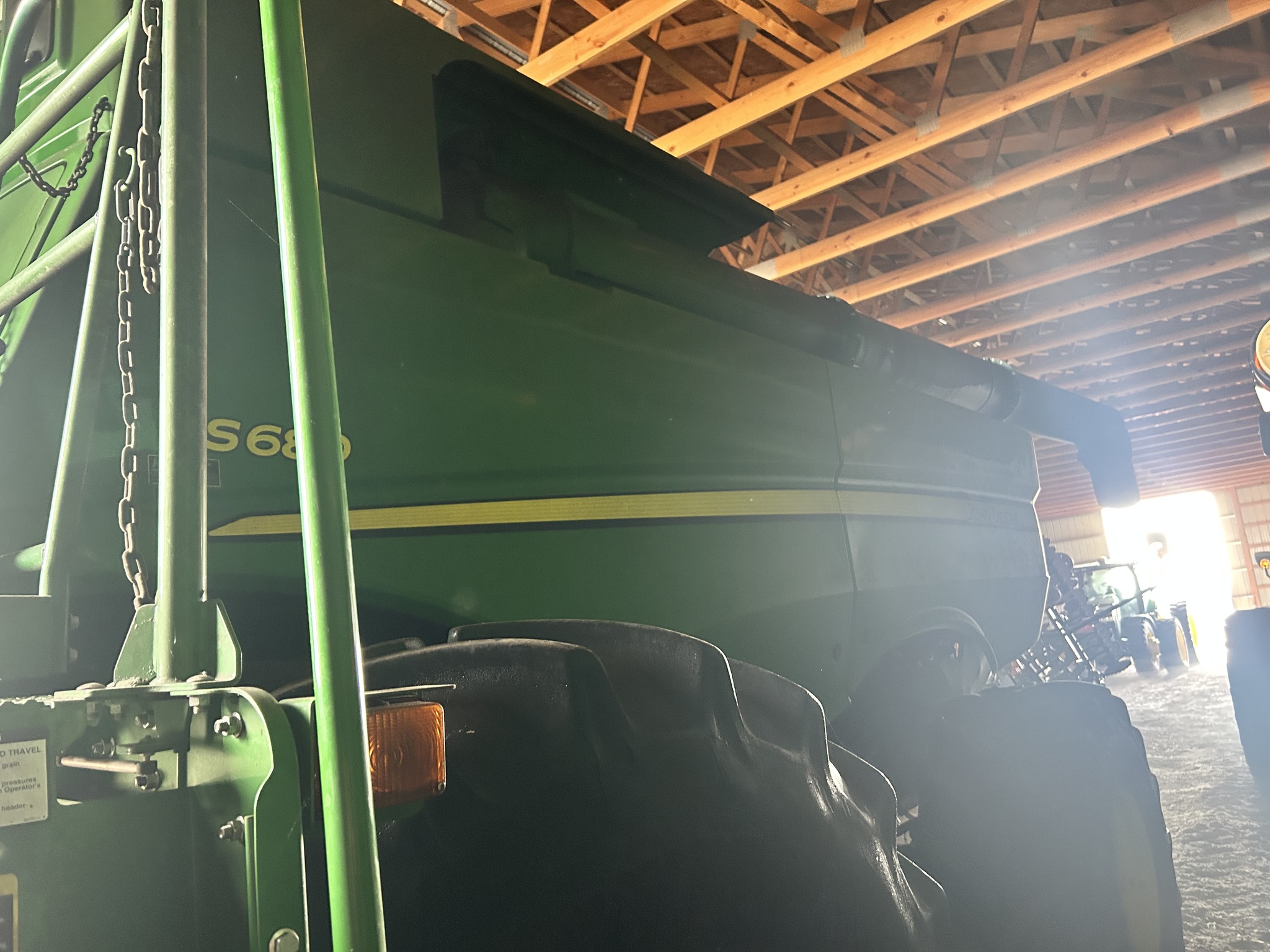 2015 John Deere S680 Image 4