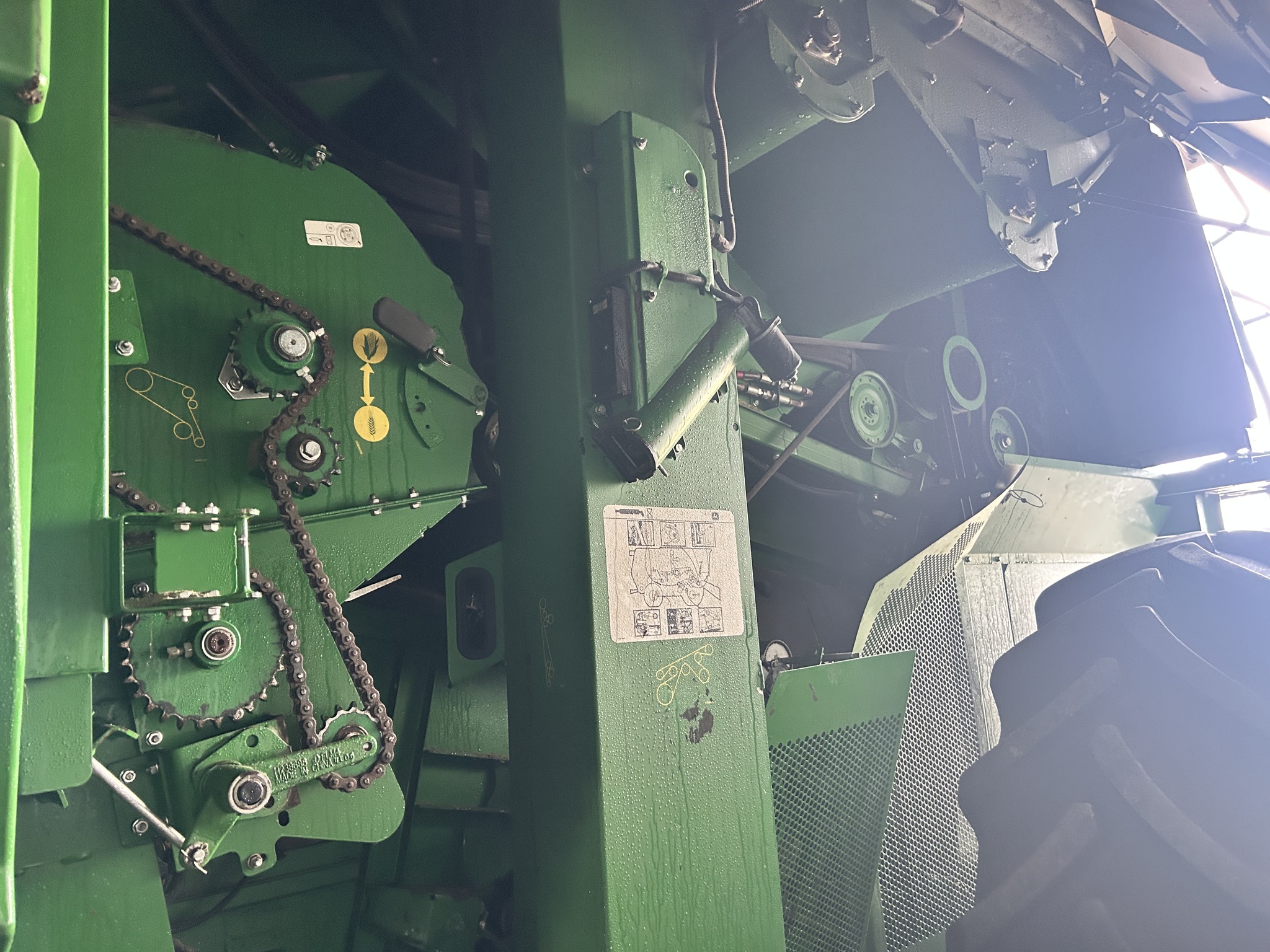 2015 John Deere S680 Image 17