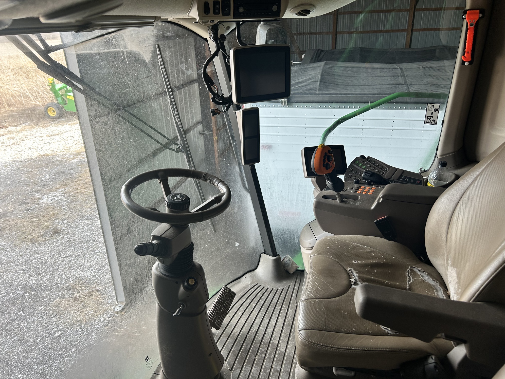 2015 John Deere S680 Image 21