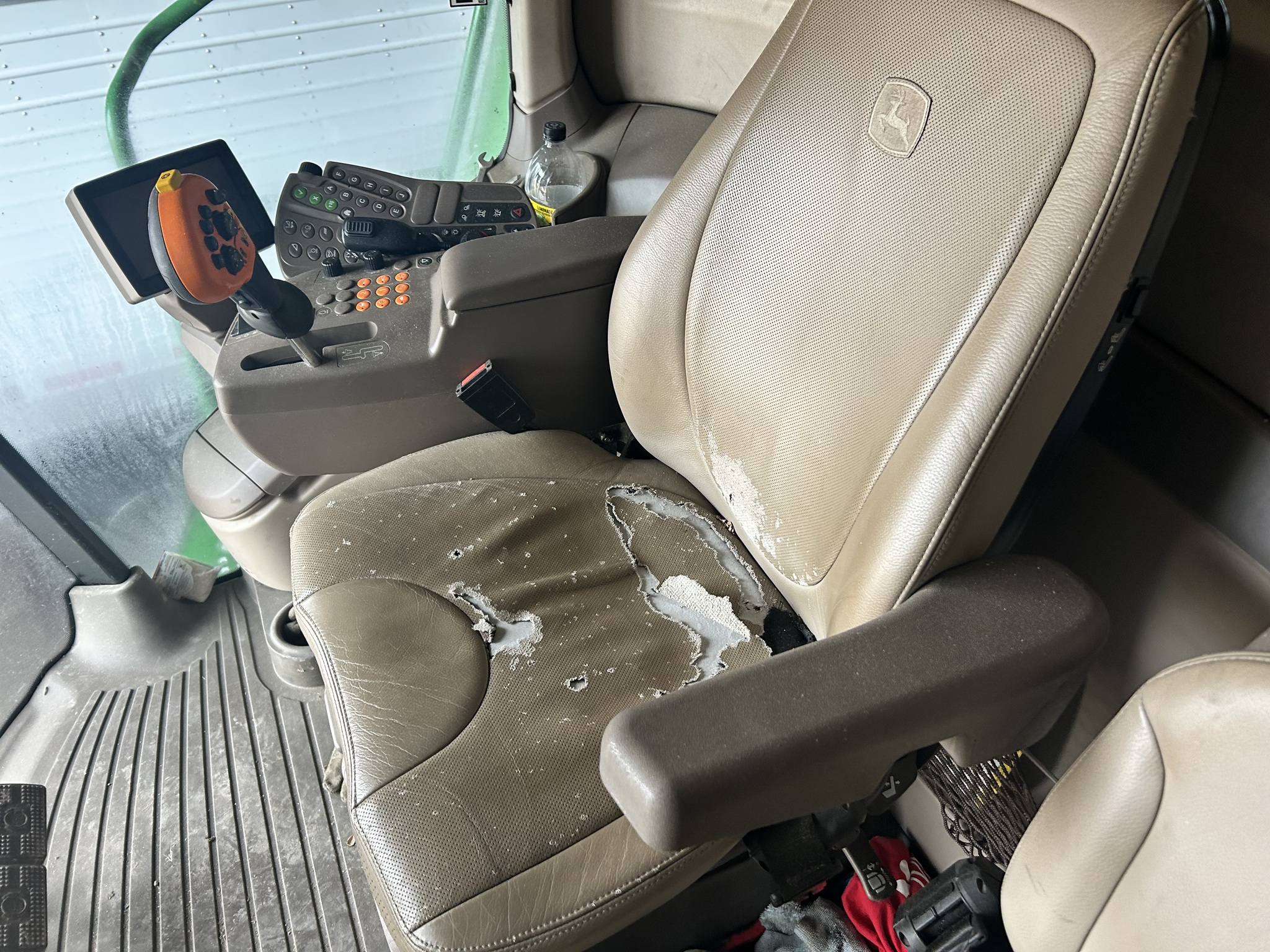 2015 John Deere S680 Image 22