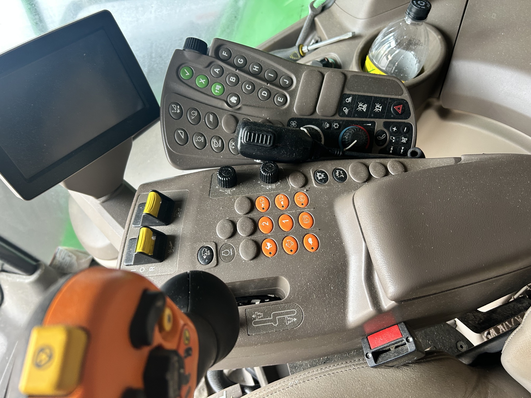 2015 John Deere S680 Image 23