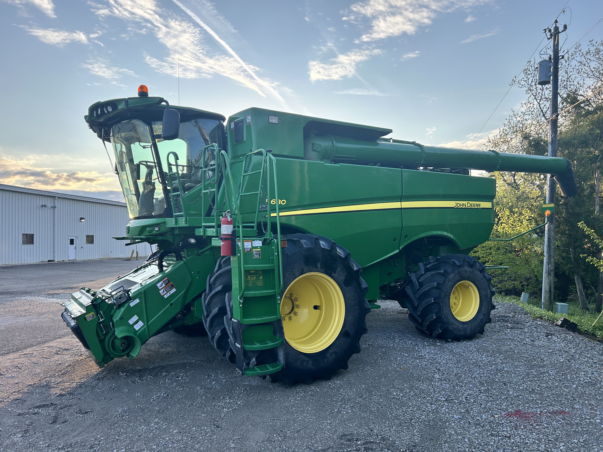 2015 John Deere S680 Image 1